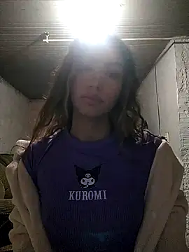 Snapshot of Larinhacat chatting on February 17, 2026, 4:54 am Larinhacat online show from February 17, 2026, 4:54 am