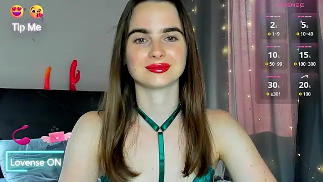 Snapshot of megann_fox2 chatting on June 23, 2026, 3:32 pm megann fox2 online show from June 23, 2026, 3:32 pm