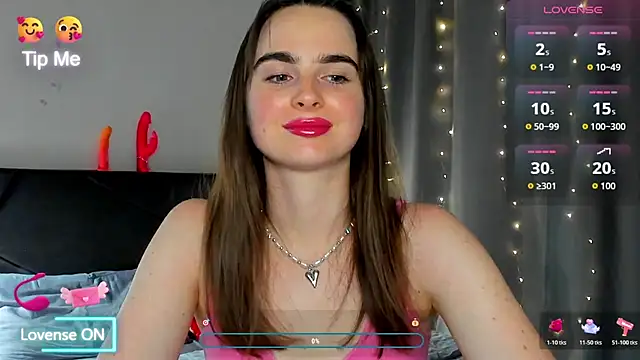 Snapshot of megann_fox2 chatting on July 7, 2026, 3:04 pm megann fox2 online show from July 7, 2026, 3:04 pm
