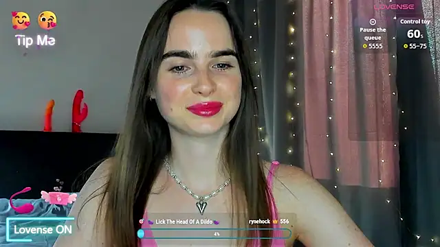 Snapshot of megann_fox2 chatting on July 4, 2026, 4:33 pm megann fox2 online show from July 4, 2026, 4:33 pm