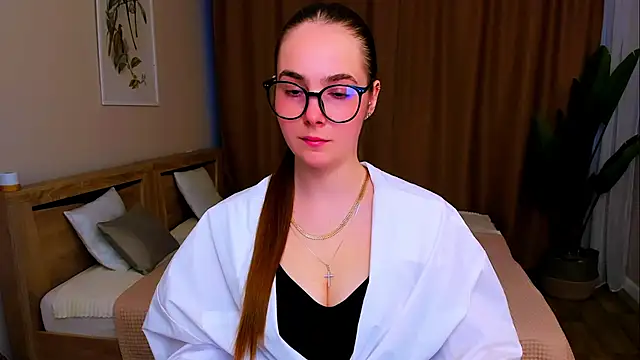 Maddy Wood  online show from April 9, 2026, 5:08 pm