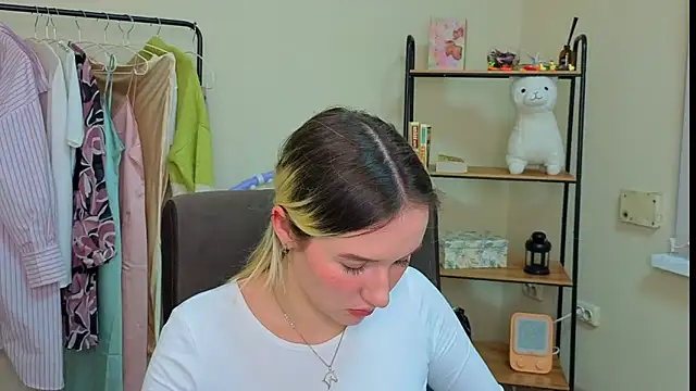 Snapshot of AshleyySchwartz chatting on February 19, 2026, 12:57 pm AshleyySchwartz online show from February 19, 2026, 12:57 pm