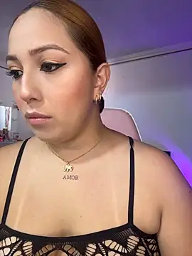 Kiarhatrixie1 online show from April 9, 2026, 1:28 pm