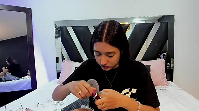 Mia Iron online show from May 21, 2026, 1:08 pm
