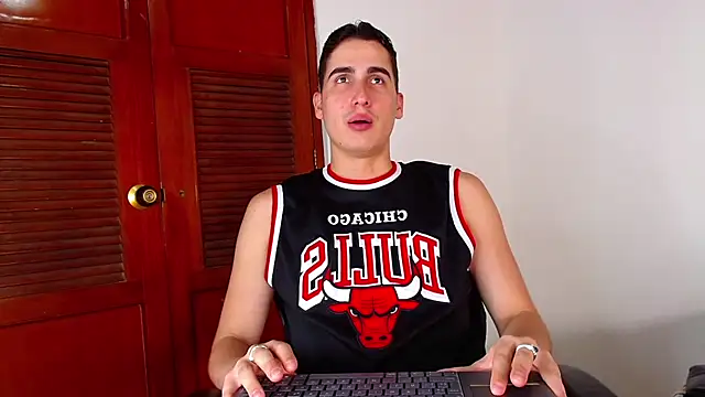 ryanlevi1 online show from February 16, 2026, 4:49 pm