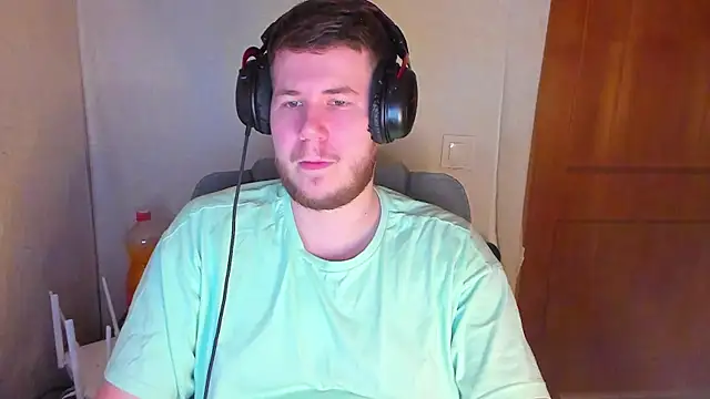 Snapshot of Vibalt chatting on February 18, 2026, 7:32 pm Vibalt online show from February 18, 2026, 7:32 pm