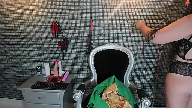 hillary bigbutt online show from April 5, 2026, 3:40 pm