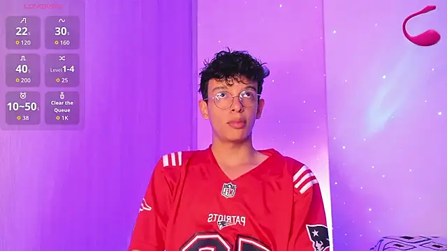 Snapshot of Maxfrost1 chatting on March 1, 2026, 1:27 am Maxfrost1 online show from March 1, 2026, 1:27 am