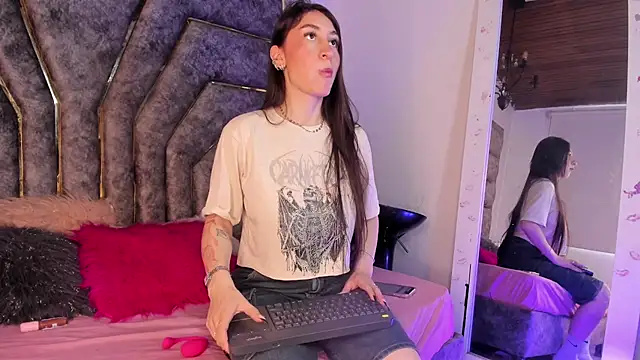 MaddyCarter online show from May 15, 2026, 5:33 pm