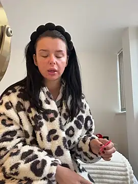 Amberbanxx online show from March 12, 2026, 7:34 am