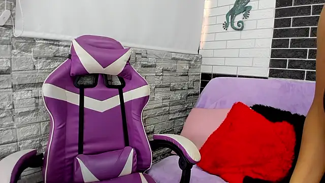 Snapshot of Sienna_Lux01 chatting on February 28, 2026, 11:43 am Sienna Lux01 online show from February 28, 2026, 11:43 am