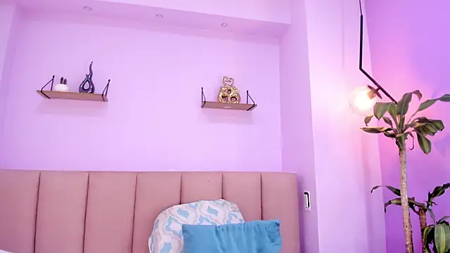 camila scoth online show from April 7, 2026, 12:29 pm