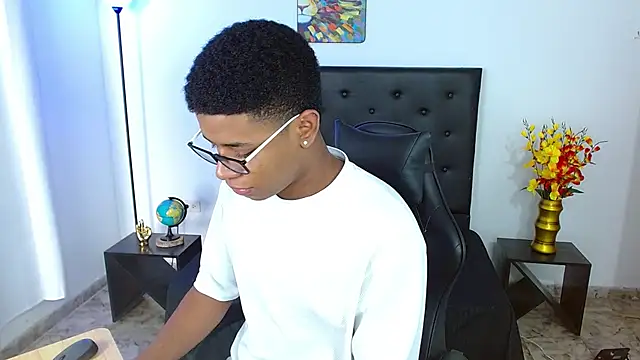 liiam3 online show from April 6, 2026, 9:27 pm