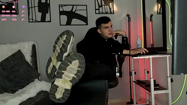 nico pelusa online show from April 2, 2026, 2:02 pm