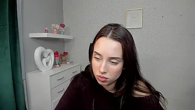 AdeleSolo online show from April 8, 2026, 12:39 pm