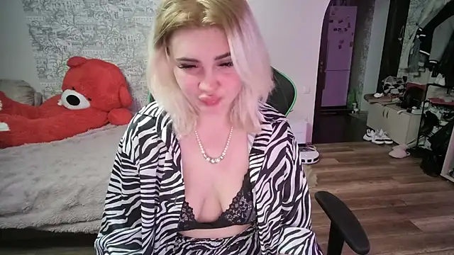 SlankyMic online show from April 16, 2026, 6:08 pm