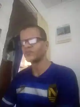 Snapshot of Roque-74 chatting on June 16, 2026, 2:39 pm Roque-74 online show from June 16, 2026, 2:39 pm