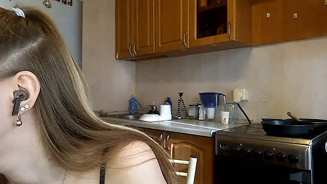 VictoriaDeese online show from February 18, 2026, 8:33 am