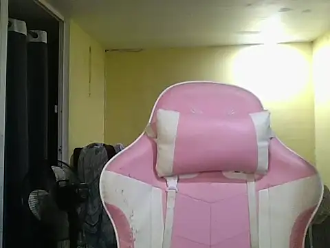 Luna Moonfang online show from April 19, 2026, 7:38 pm