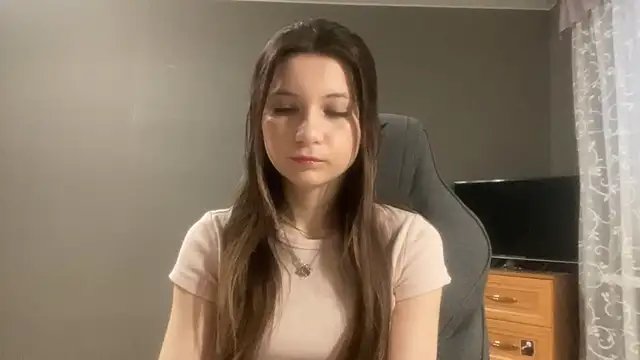 Snapshot of LunnaBliss chatting on February 19, 2026, 3:09 pm LunnaBliss online show from February 19, 2026, 3:09 pm