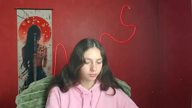 KissMeJulia online show from May 16, 2026, 5:28 am