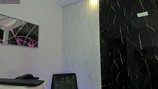 Violette 0 online show from February 23, 2026, 5:02 pm