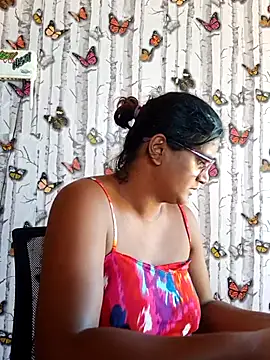 indianstrawberrylips4u online show from May 4, 2026, 6:17 am