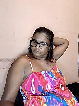 indianstrawberrylips4u online show from April 11, 2026, 9:18 pm