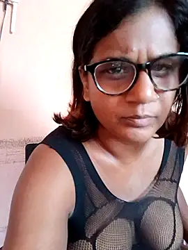 indianstrawberrylips4u online show from April 20, 2026, 5:54 am