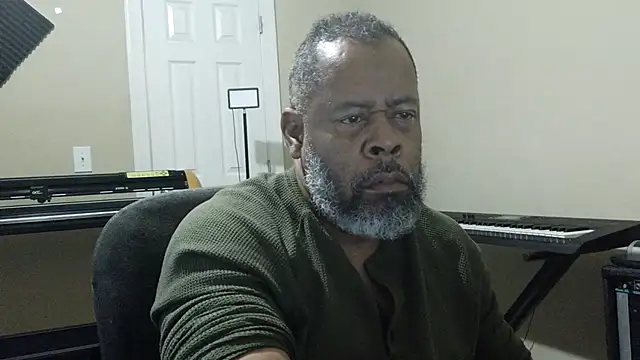 Cleozevo1961 online show from March 25, 2026, 3:39 am