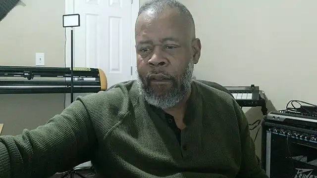 Cleozevo1961 online show from March 12, 2026, 4:55 pm