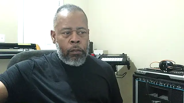 Cleozevo1961 online show from March 14, 2026, 4:46 pm