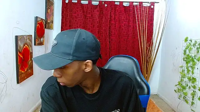 Snapshot of milo018 chatting on July 2, 2026, 1:28 am milo018 online show from July 2, 2026, 1:28 am