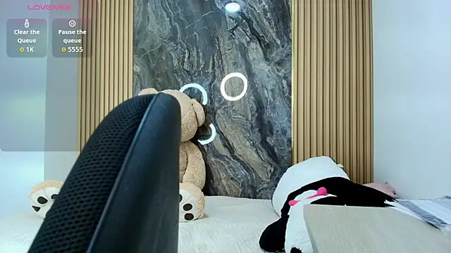 Snapshot of scarlett_lumi chatting on February 19, 2026, 10:23 am scarlett lumi online show from February 19, 2026, 10:23 am