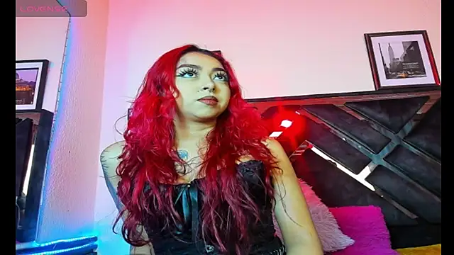 Snapshot of poyson_ivy chatting on February 18, 2026, 9:44 pm poyson ivy online show from February 18, 2026, 9:44 pm