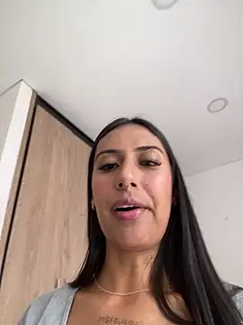 Tifqueen online show from April 6, 2026, 5:14 pm