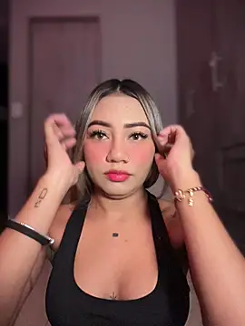 Dulce Sofi  online show from March 26, 2026, 11:02 pm