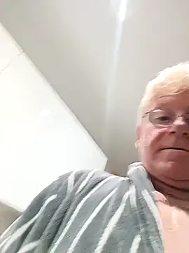 olivbisoumis online show from March 30, 2026, 4:25 am