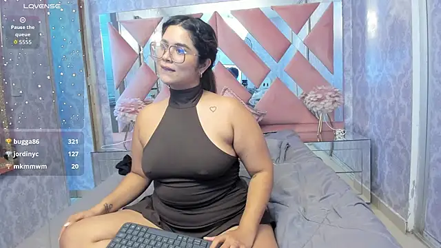 Snapshot of liz_ariza4u chatting on April 1, 2026, 1:41 pm liz ariza4u online show from April 1, 2026, 1:41 pm
