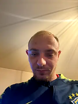 Crevette311 online show from November 27, 2025, 11:16 pm