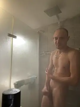 Crevette311 online show from December 5, 2025, 3:10 pm