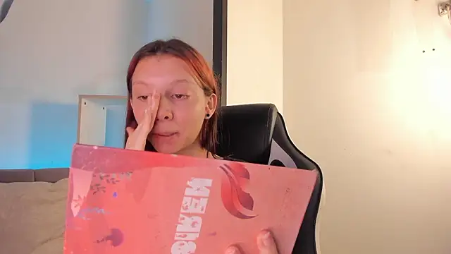 Snapshot of MelLove_ chatting on February 22, 2026, 8:21 pm MelLove online show from February 22, 2026, 8:21 pm