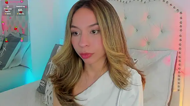 Snapshot of LuuluBerry chatting on March 2, 2026, 8:49 pm LuuluBerry online show from March 2, 2026, 8:49 pm