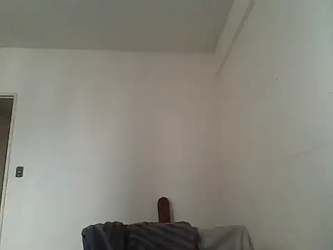 Snapshot of LeCorbu10 chatting on April 19, 2026, 5:25 pm LeCorbu10 online show from April 19, 2026, 5:25 pm