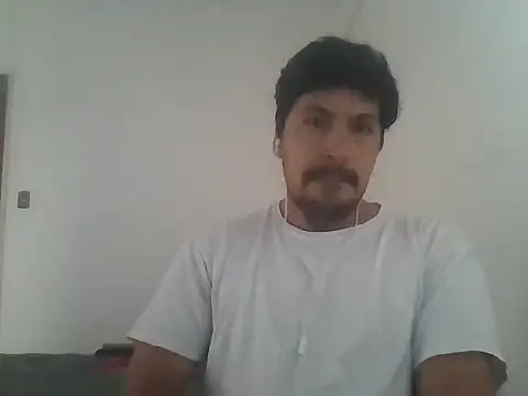 Snapshot of LeCorbu10 chatting on April 15, 2026, 2:43 pm LeCorbu10 online show from April 15, 2026, 2:43 pm