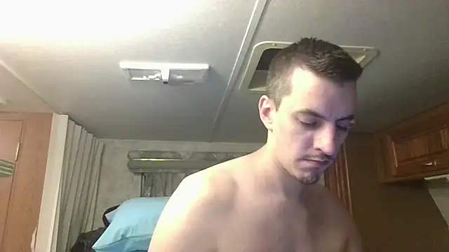 Snapshot of luverrboyy chatting on June 18, 2026, 2:32 am luverrboyy online show from June 18, 2026, 2:32 am