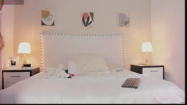 Snapshot of naia_sanz chatting on February 20, 2026, 12:18 pm naia sanz online show from February 20, 2026, 12:18 pm