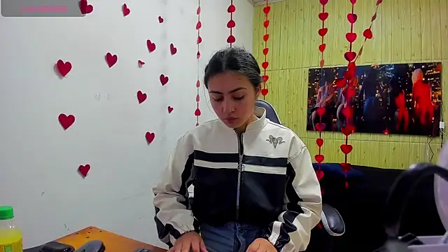 Snapshot of angell_cooper8 chatting on February 23, 2026, 12:39 pm angell cooper8 online show from February 23, 2026, 12:39 pm