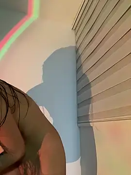 chloe bluee  online show from June 15, 2026, 12:12 am