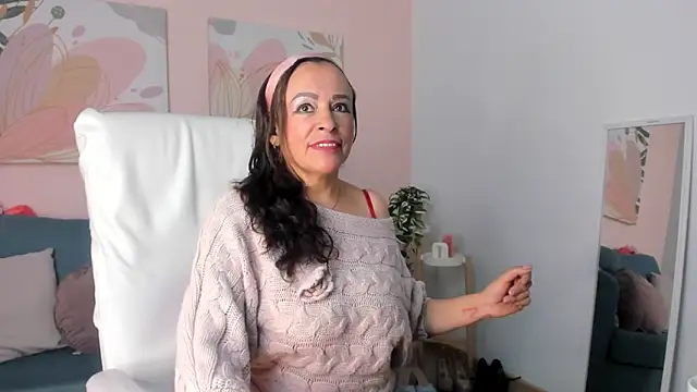 Snapshot of Ivonne_4 chatting on June 19, 2026, 1:28 pm Ivonne 4 online show from June 19, 2026, 1:28 pm